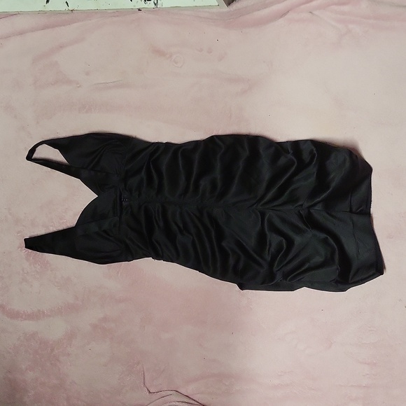 Mia Paluzzi Black Short, Slim Fitted Dress, Size 2 - Picture 5 of 5